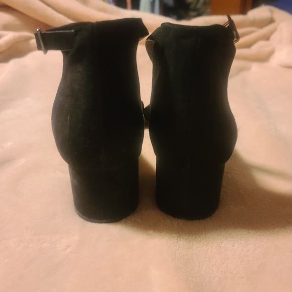 Black heels - Picture 3 of 3